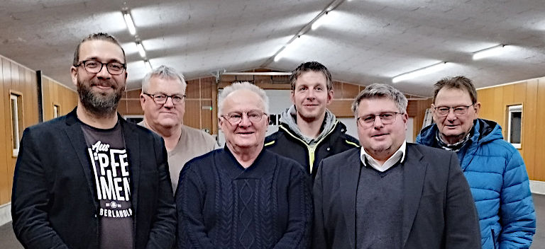 Von links: Florian Retzer (Spartenleiter), Josef Deiml, Alfons Linke (1.Vorstand TSV-Tann),Bernhard Baumgartner,