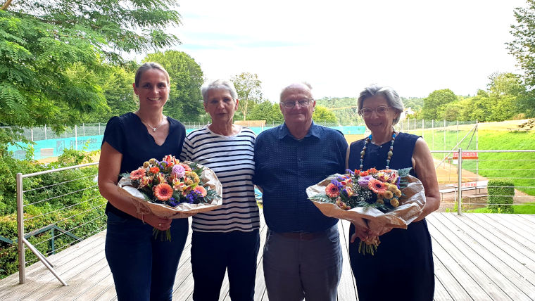 Von links: Sabine Schmidbauer, Maria Schachner; Alfons Linke (1. TSV-Vorstand) und Elfi Gerhartinger